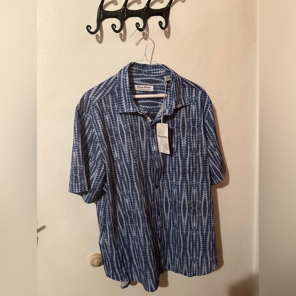 Tommy Bahama Men's Blue and White Shirt